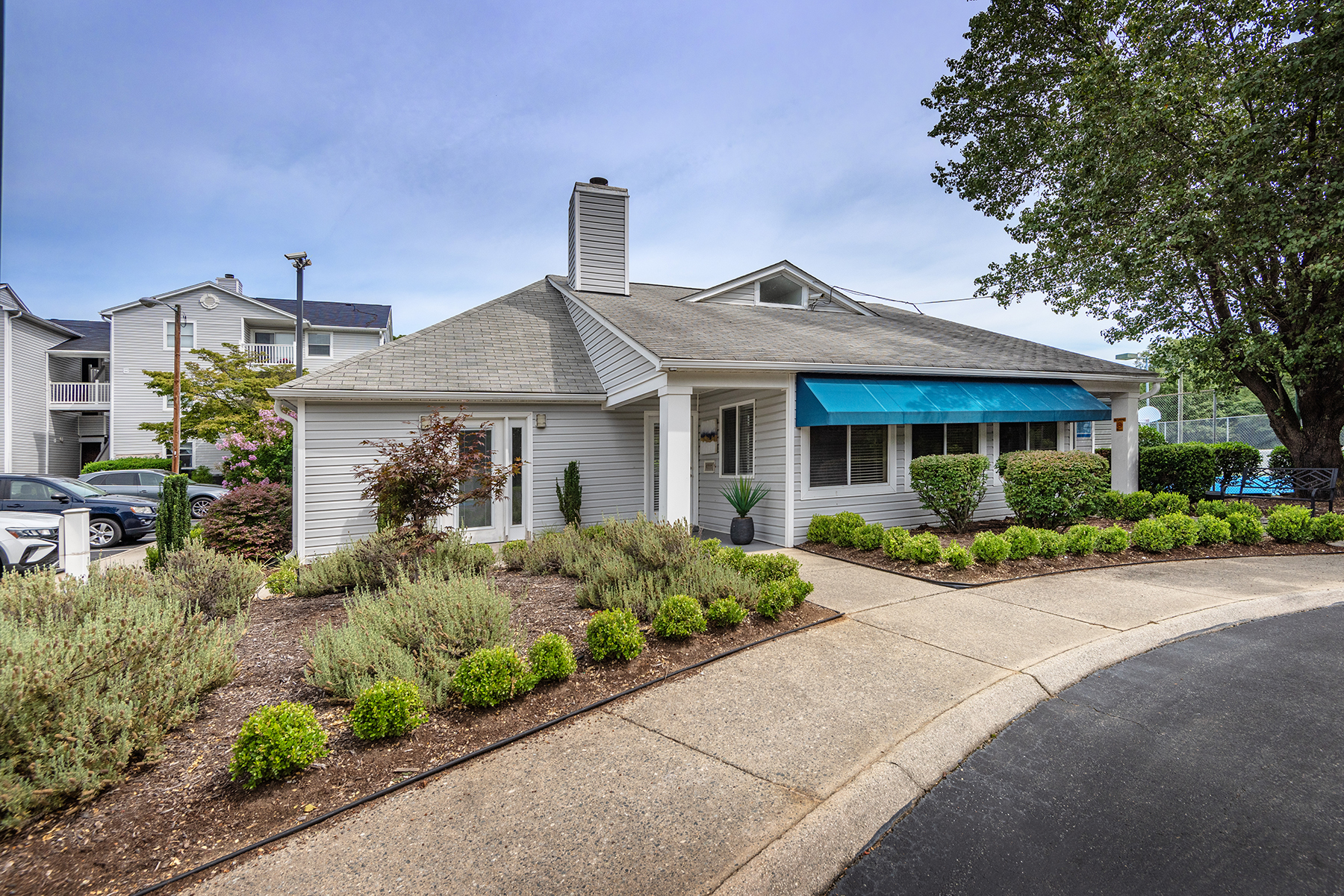 Sedgefield Square The Multifamily Advisory Group at Cushman & Wakefield